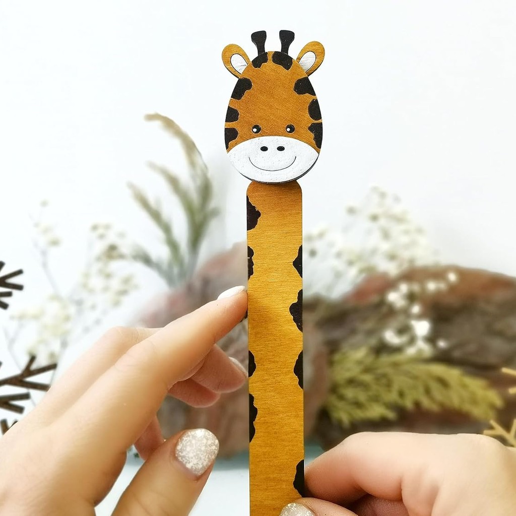 GIRAFFE Bookmark – Hand Painted Birch Wood Bookmark